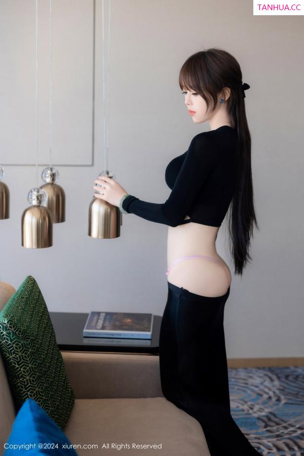 周妍希 奶瓶土肥圆 [XiuRen]高清写真图 2024.06.06 No.8661 奶瓶. 美腿性感第16张图片